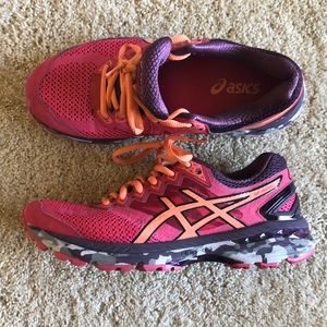 ASICS GT-2000 size 7.5 woman’s.